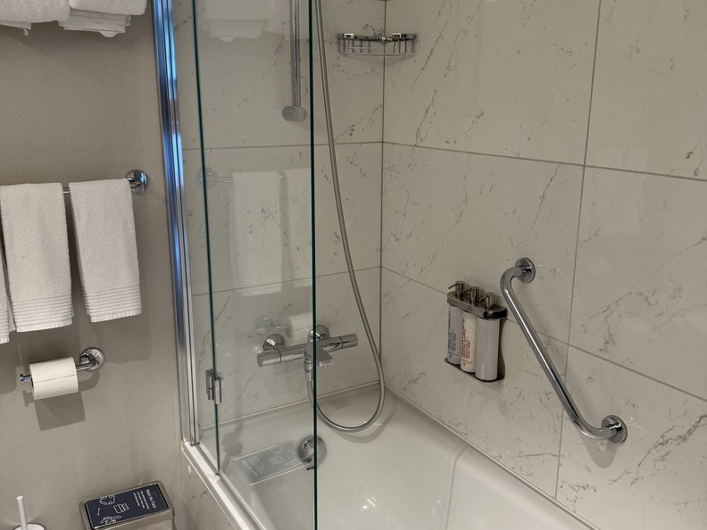 Master Bathroom - Tub